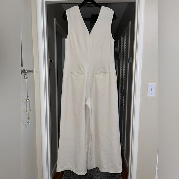 EUC Marina Moscone V-Neck Jumpsuit - Picture 7 of 9